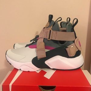 Woman’s Nike Air Huaraches